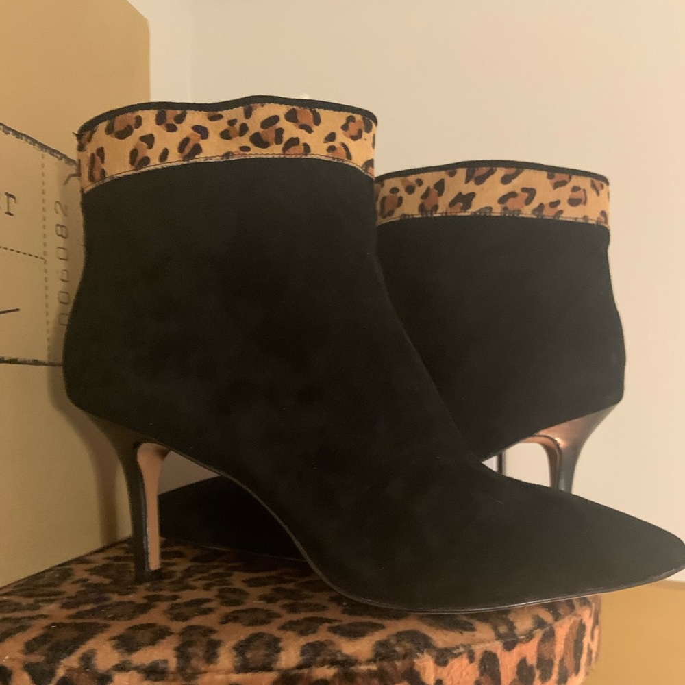 Gorgeous Nicole Miller Genuine Suede black & Cheetah print Bootie…runs small - Picture 5 of 6